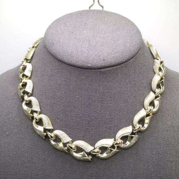 Vintage Gold Tone Necklace, Textured Links, Hook Clasp, 1950s, 16 Inch - Picture 2 of 10